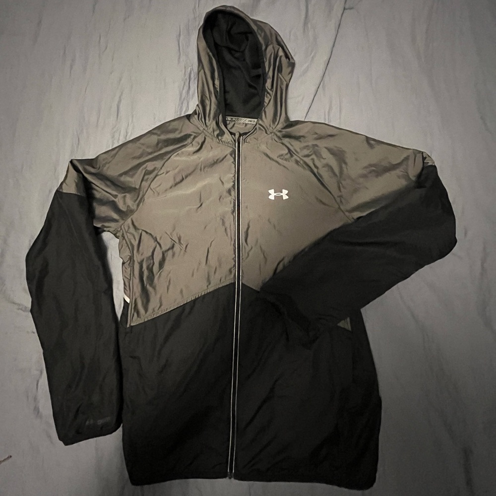 Under Armour Running 🏃‍♂️ jacket size Medium Storm 1 Great used condition !